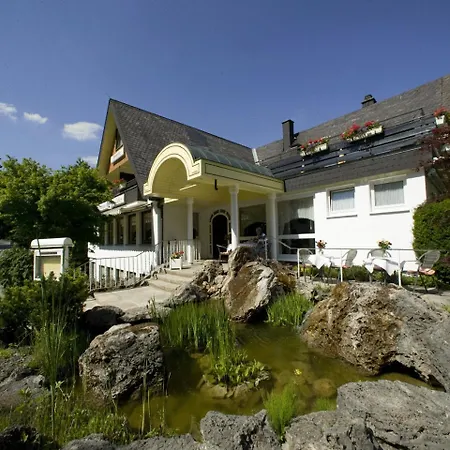 Отель Urlaubs- Und Wellnesshotel Friederike Виллинген